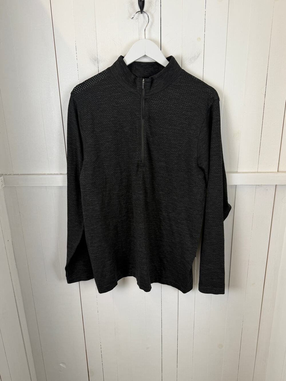 Lululemon Men's Gray Polyester T-Shirt Size L